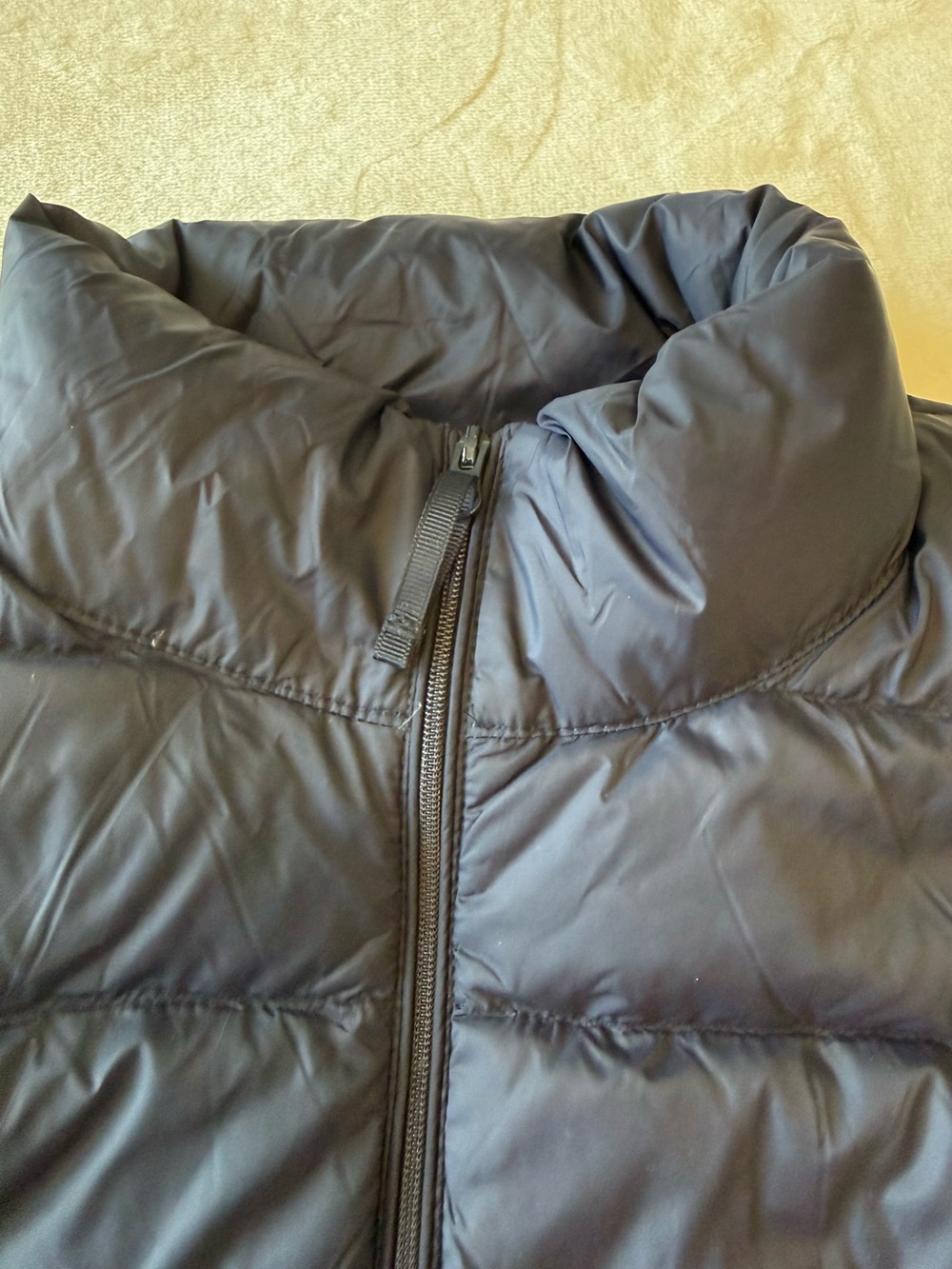 Quince Lightweight Down Packable Puffer Vest in navy, women’s size Medium. NWT - Picture 4 of 14